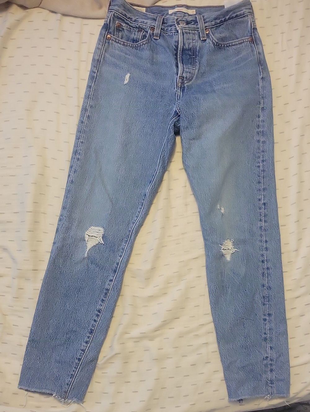 Levis Light Blue Distressed Women’s Jeans